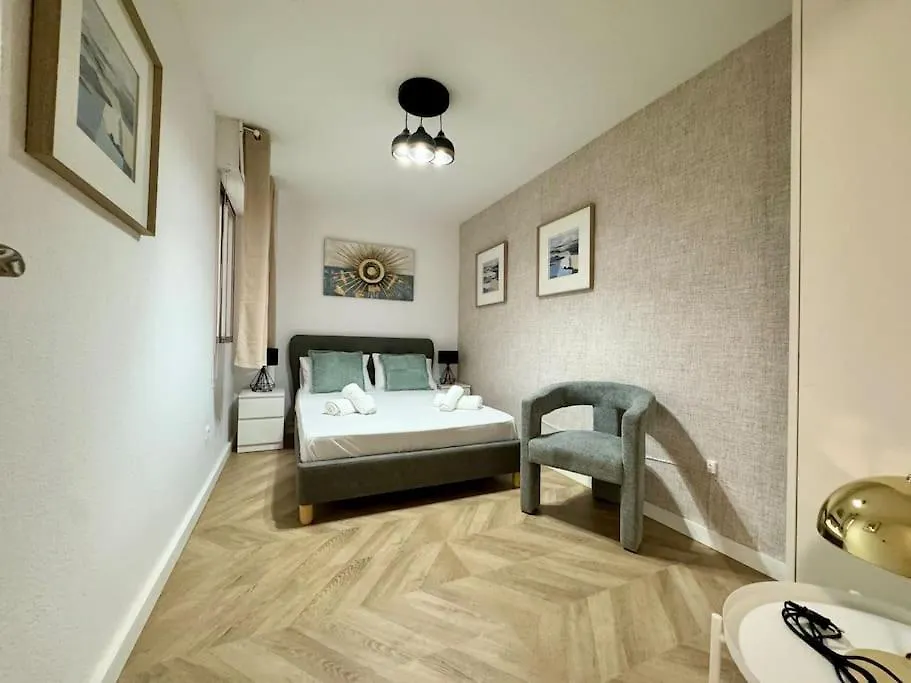3Bd City Center Charming Flat Balcony & Parking Malaga