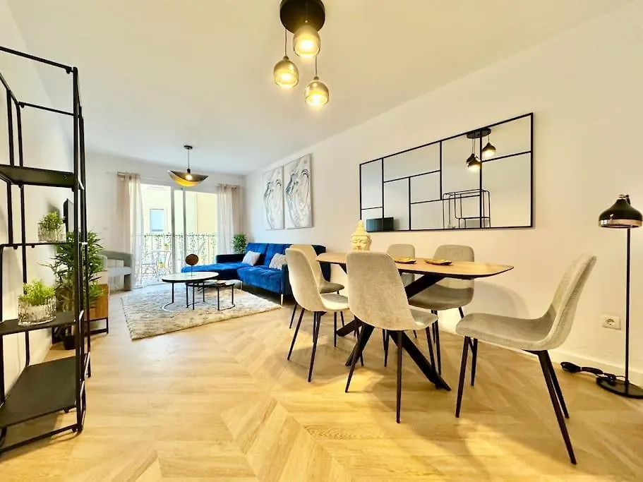 3Bd City Center Charming Flat Balcony & Parking Malaga Spain