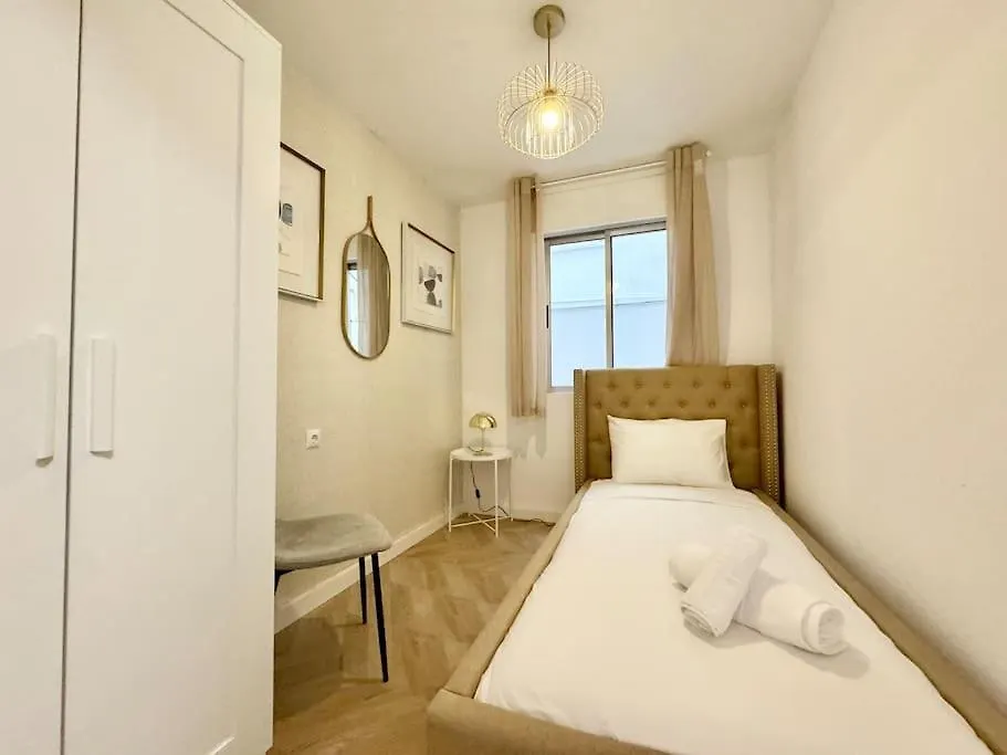 3Bd City Center Charming Flat Balcony & Parking Malaga