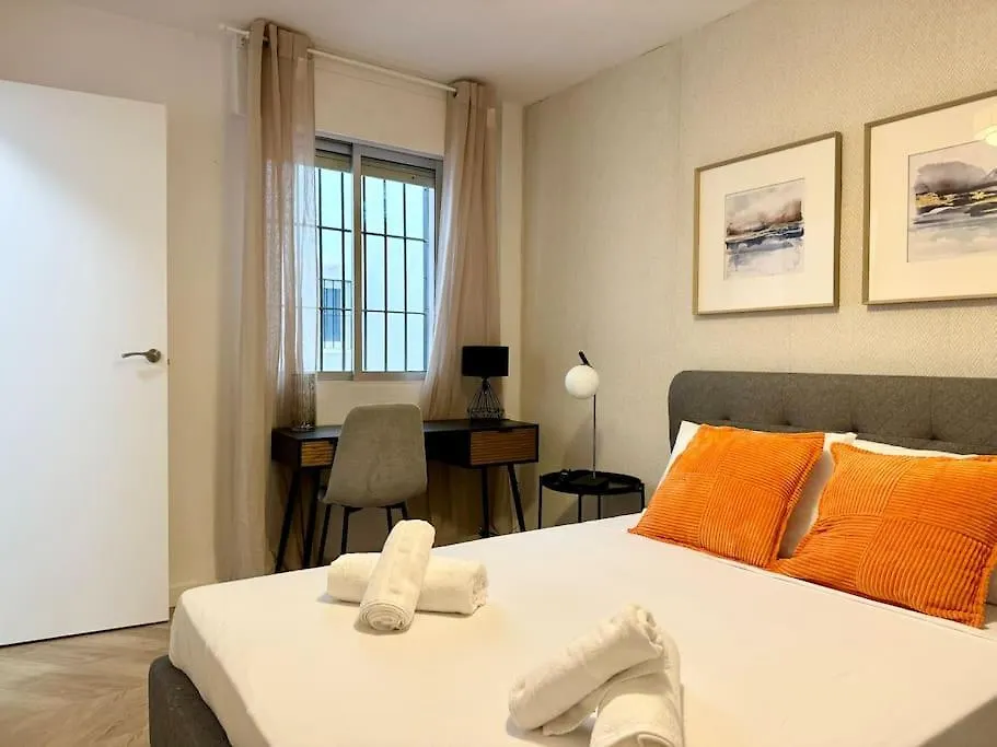 3Bd City Center Charming Flat Balcony & Parking Malaga