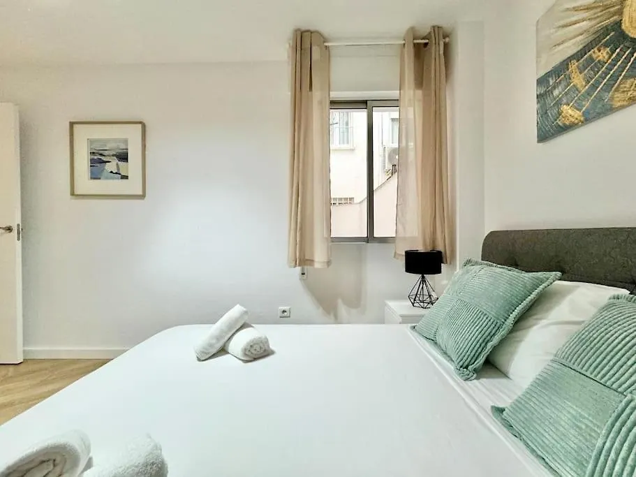 3Bd City Center Charming Flat Balcony & Parking Malaga