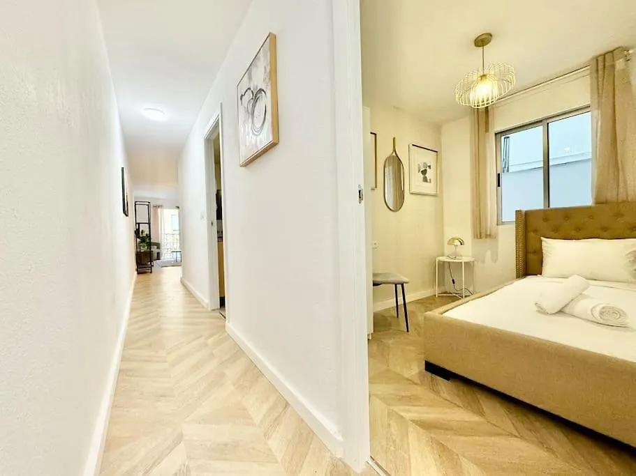 3Bd City Center Charming Flat Balcony & Parking Malaga Spain