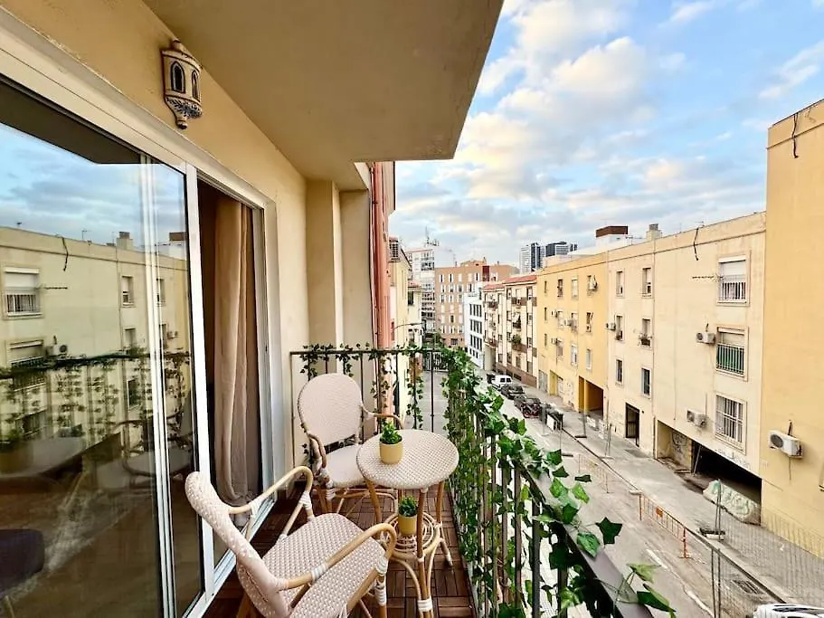 3Bd City Center Charming Flat Balcony & Parking Malaga Apartment