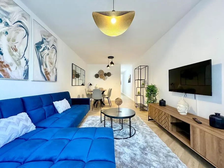 3Bd City Center Charming Flat Balcony & Parking Malaga
