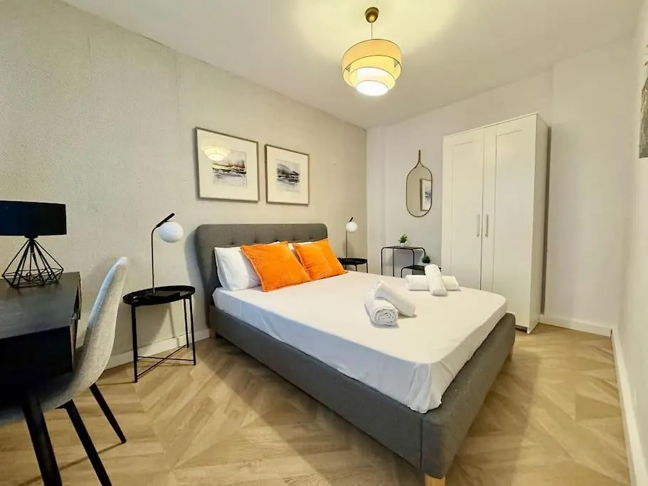 Apartment 3Bd City Center Charming Flat Balcony & Parking Malaga