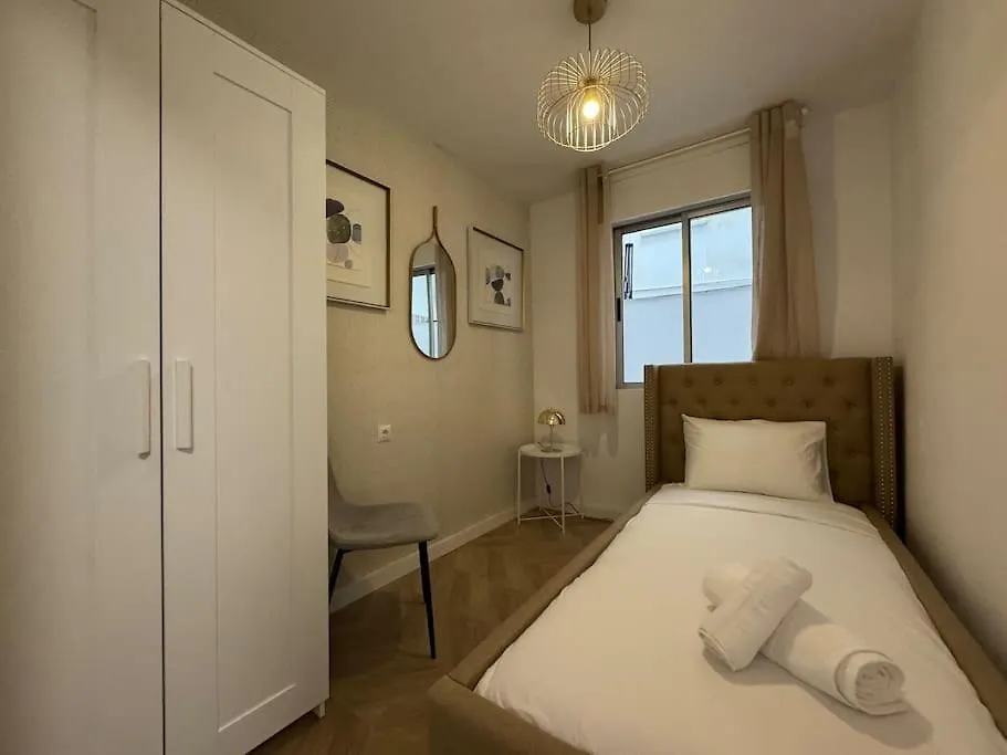 3Bd City Center Charming Flat Balcony & Parking Malaga Apartment