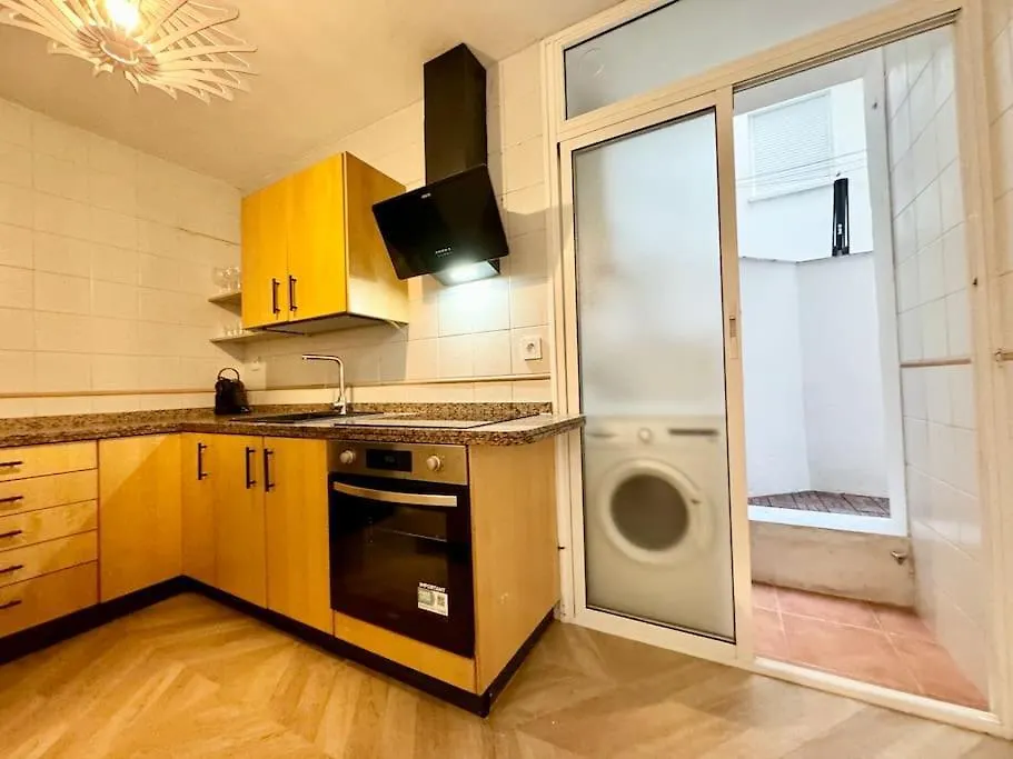 3Bd City Center Charming Flat Balcony & Parking Malaga